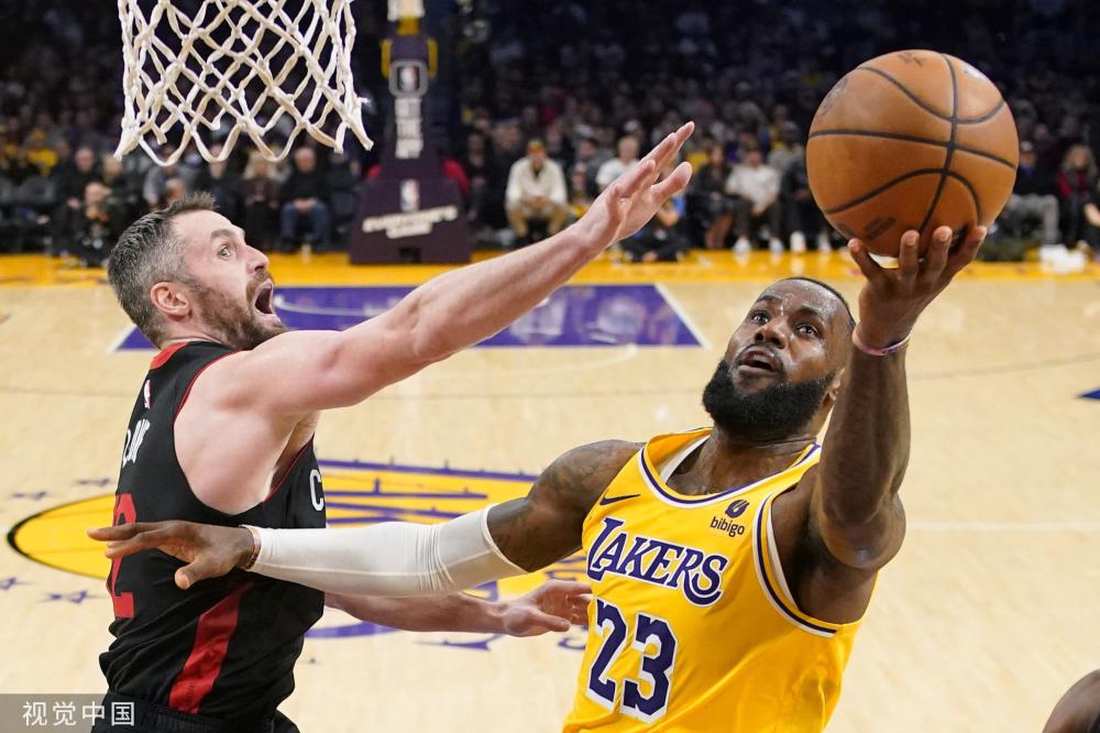 近日自信满 近日自信满